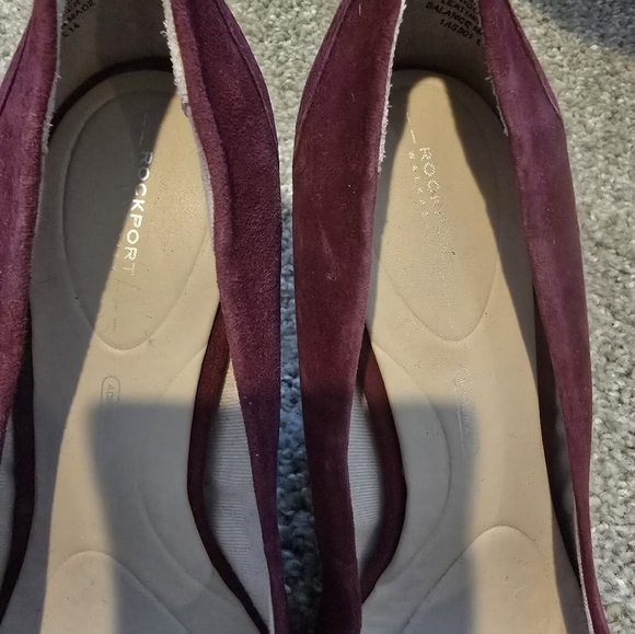 Rockport Burgundy Heels with Silver Accents - Picture 3 of 9